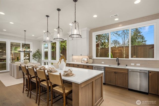 7311 152nd Avenue NE, Redmond, WA 98052