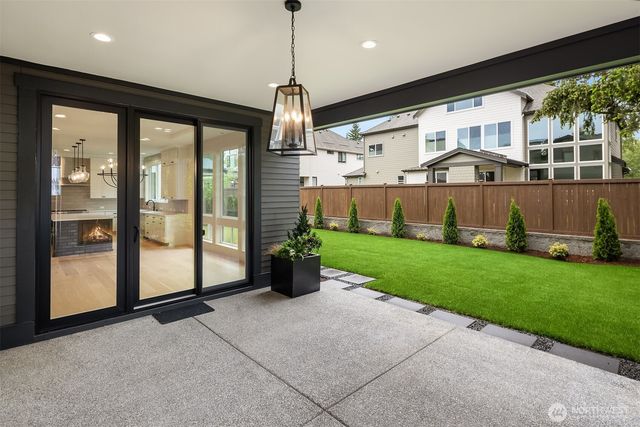 7311 152nd Avenue NE, Redmond, WA 98052