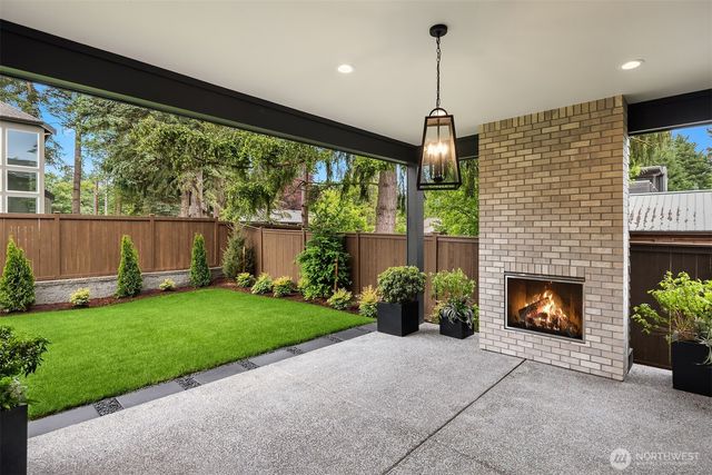 7311 152nd Avenue NE, Redmond, WA 98052