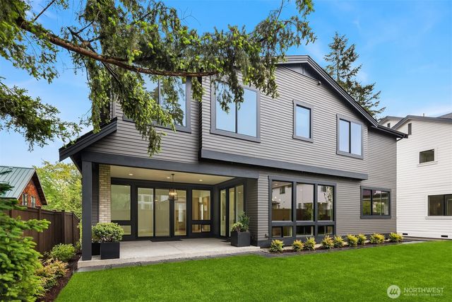 7311 152nd Avenue NE, Redmond, WA 98052