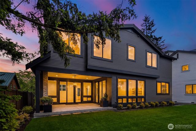 7311 152nd Avenue NE, Redmond, WA 98052