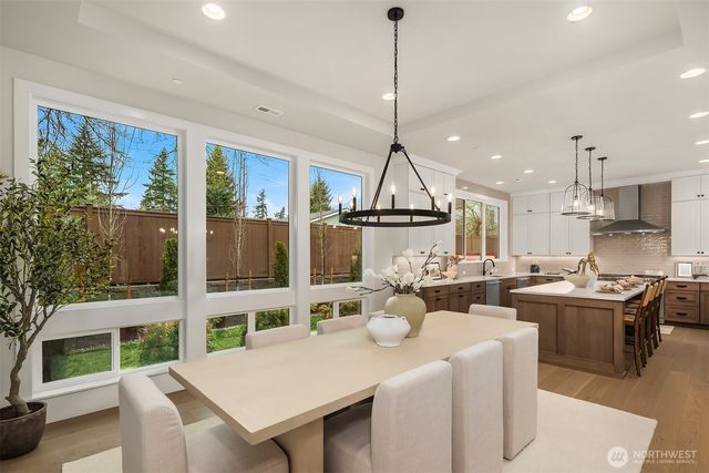 7311 152nd Avenue NE, Redmond, WA 98052