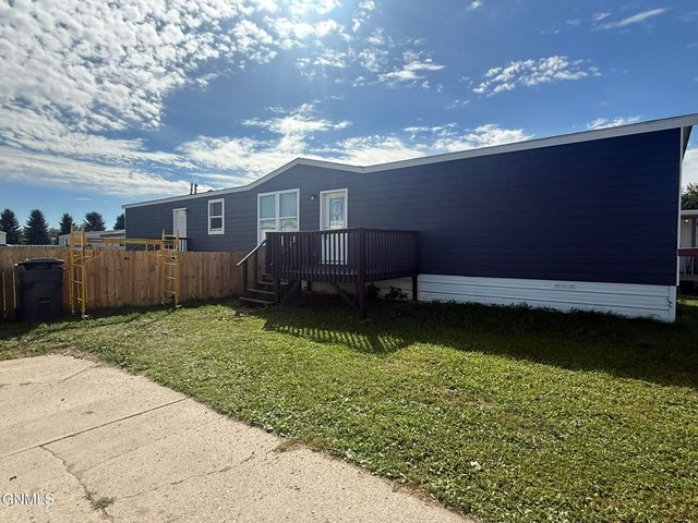 1305 Pioneer Trail, Mandan, ND 58554 property photo