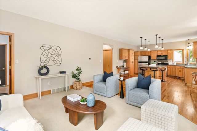 5915 Brookview Drive, West Des Moines, IA 50266
