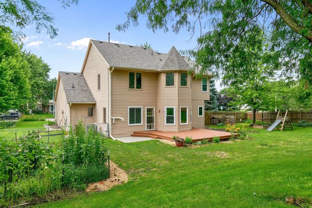 5915 Brookview Drive, West Des Moines, IA 50266
