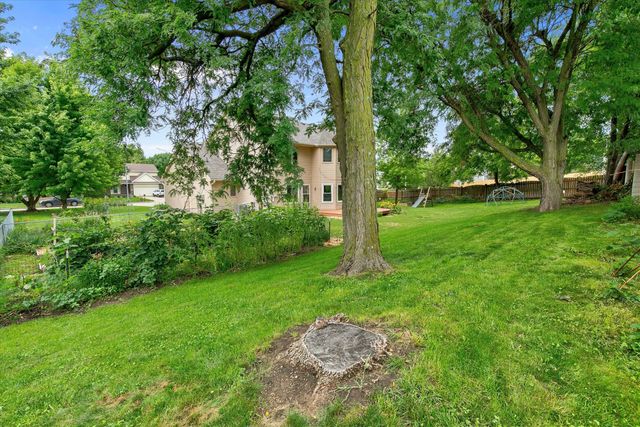 5915 Brookview Drive, West Des Moines, IA 50266