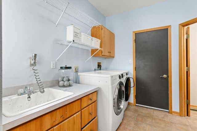 5915 Brookview Drive, West Des Moines, IA 50266