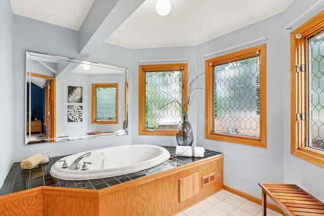 5915 Brookview Drive, West Des Moines, IA 50266