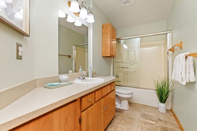 5915 Brookview Drive, West Des Moines, IA 50266