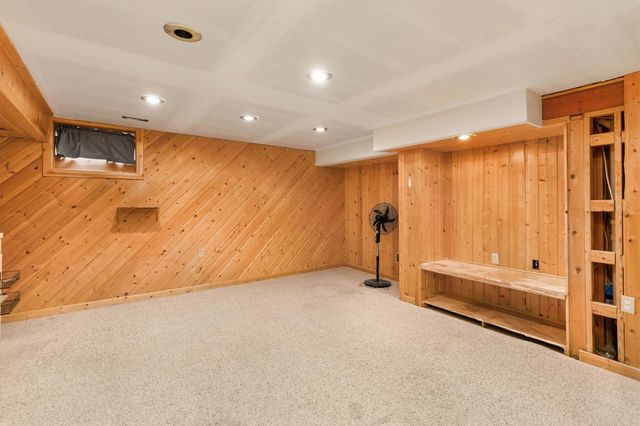 5915 Brookview Drive, West Des Moines, IA 50266
