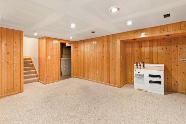 5915 Brookview Drive, West Des Moines, IA 50266
