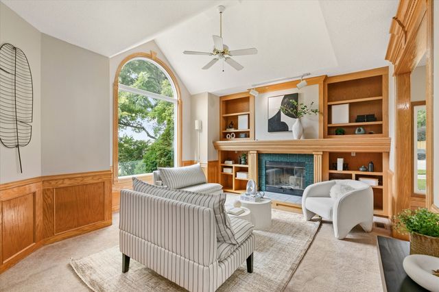 5915 Brookview Drive, West Des Moines, IA 50266