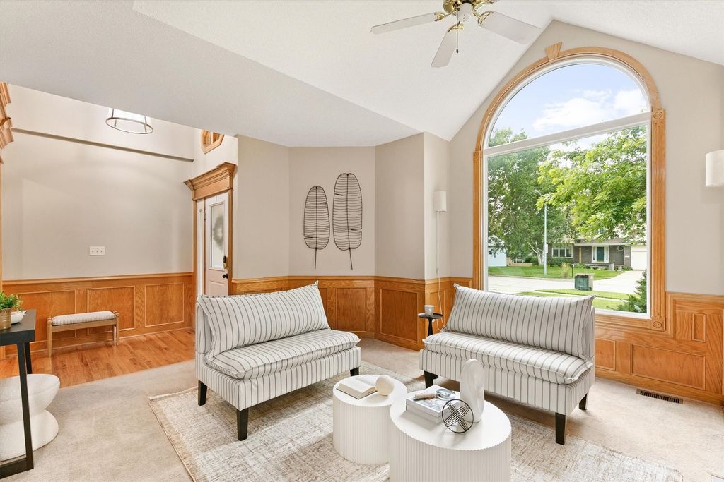 5915 Brookview Drive, West Des Moines, IA 50266