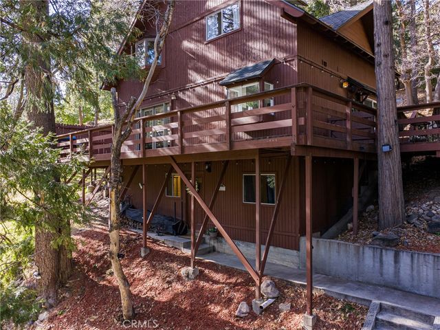 458 Clubhouse Drive, Twin Peaks, CA 92391