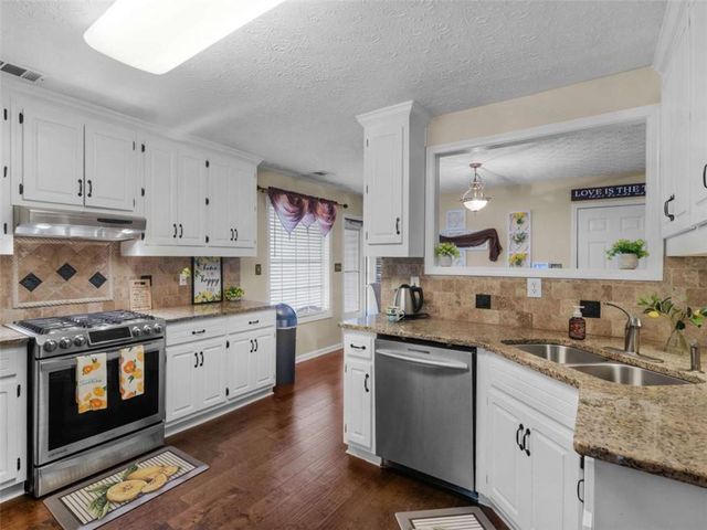 105 Alexander Drive, Mcdonough, GA 30252