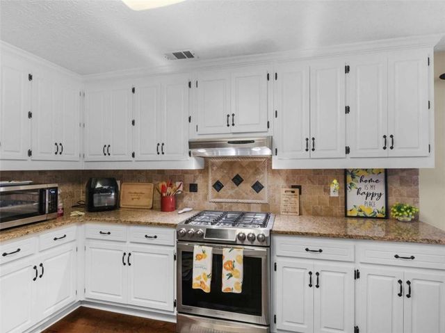 105 Alexander Drive, Mcdonough, GA 30252
