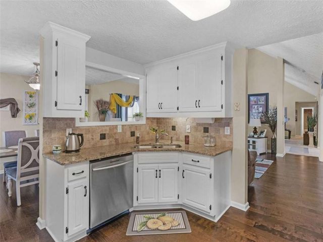 105 Alexander Drive, Mcdonough, GA 30252