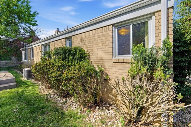 4206 Willow Ave, Castle Shannon, PA 15234