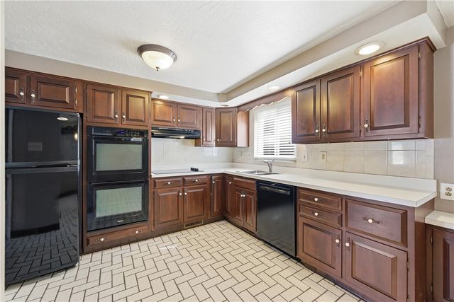 4206 Willow Ave, Castle Shannon, PA 15234