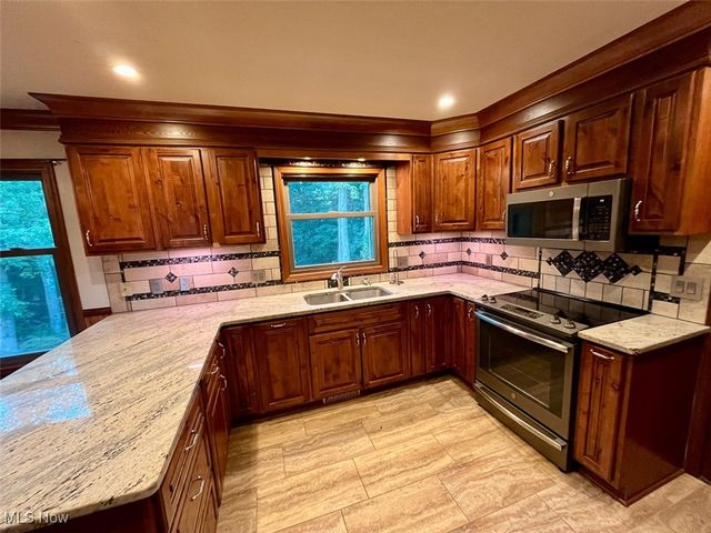 9366 Briar Road, Magnolia, OH 44643