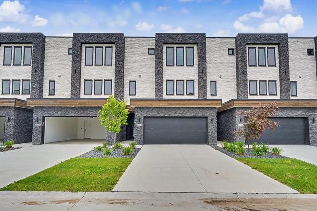 2736 Fleur Drive, Des Moines, IA 50321