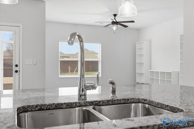 16205 Glenncrest Lane, Harvest, AL 35749