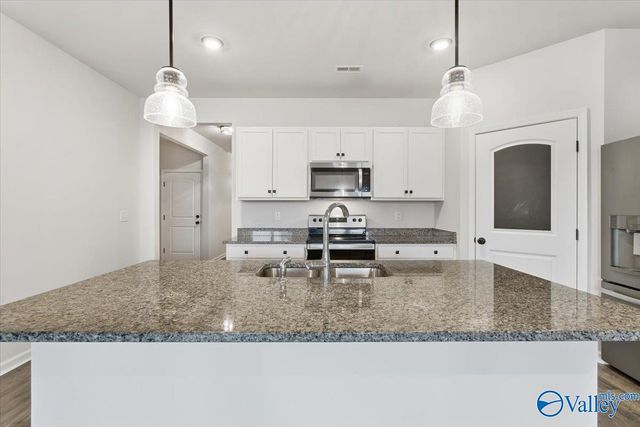 16205 Glenncrest Lane, Harvest, AL 35749