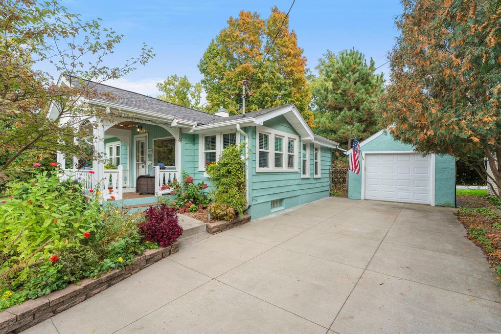 4942 Johnson Avenue, White Bear Lake, MN 55110 — exterior