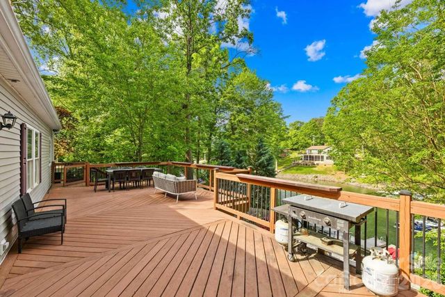 4120 Lake Shore Road S, Denver, NC 28037