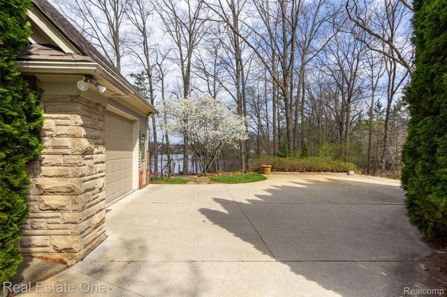 10215 Mill Pointe Drive, Atlas Township, MI 48438