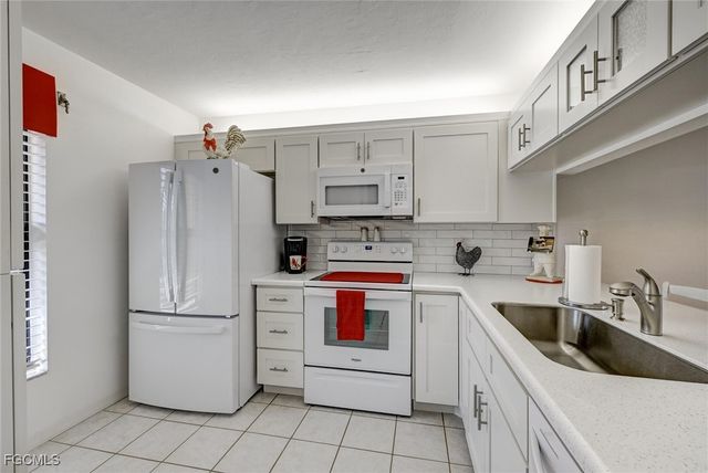 15000 Arbor Lakes DR E 2, North Fort Myers, FL 33917