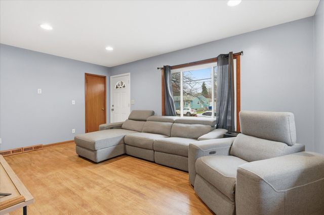 4442 Toledo Avenue N, Robbinsdale, MN 55422