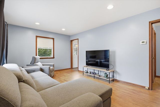 4442 Toledo Avenue N, Robbinsdale, MN 55422