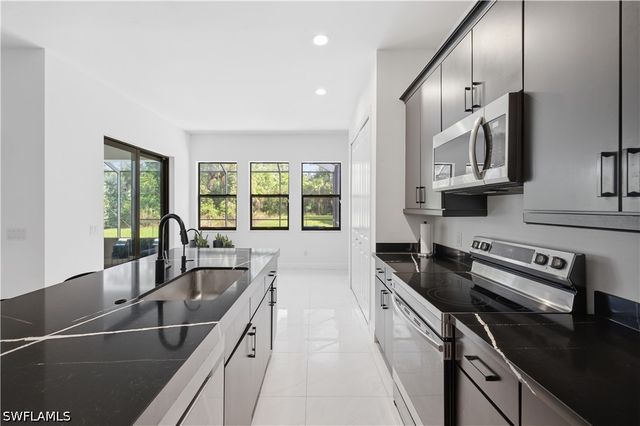 829 16th AVE SW, Naples, FL 34117