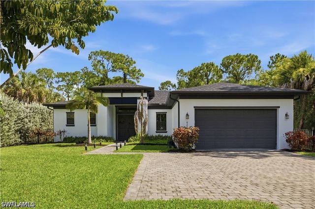 829 16th AVE SW, Naples, FL 34117