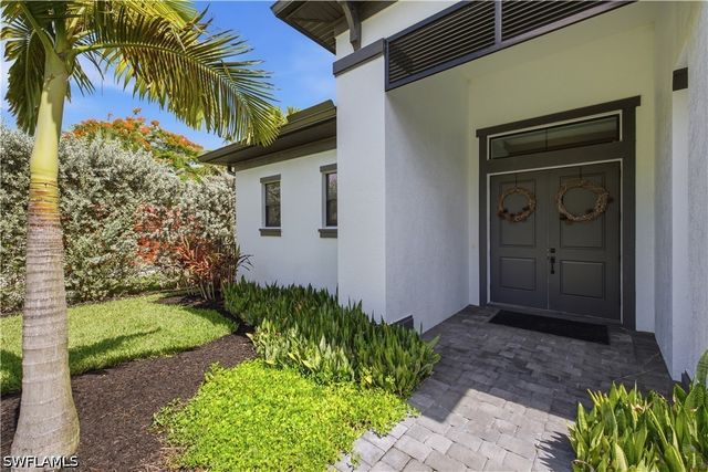 829 16th AVE SW, Naples, FL 34117