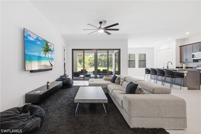 829 16th AVE SW, Naples, FL 34117