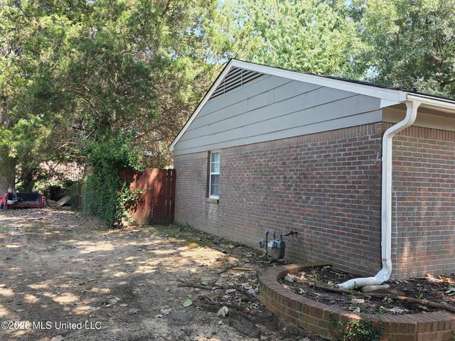 6360 Greenbriar Drive, Horn Lake, MS 38637