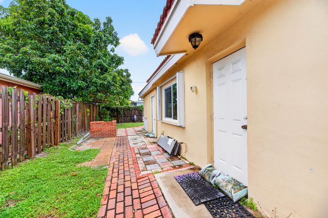 3550 NW 33RD Terrace W, Lauderdale Lakes, FL 33309