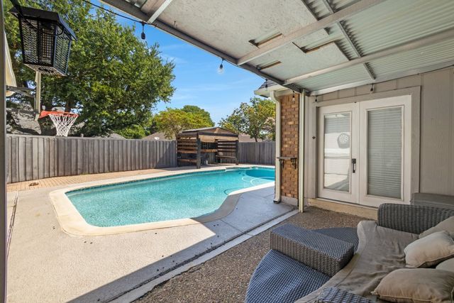 901 Green Brook Drive, Allen, TX 75002