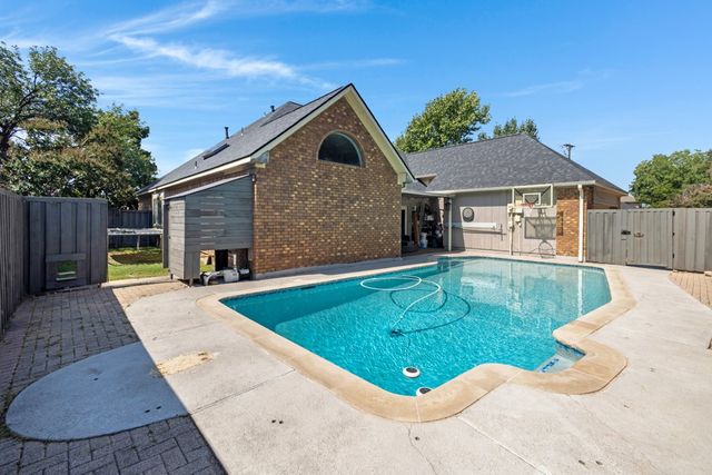 901 Green Brook Drive, Allen, TX 75002