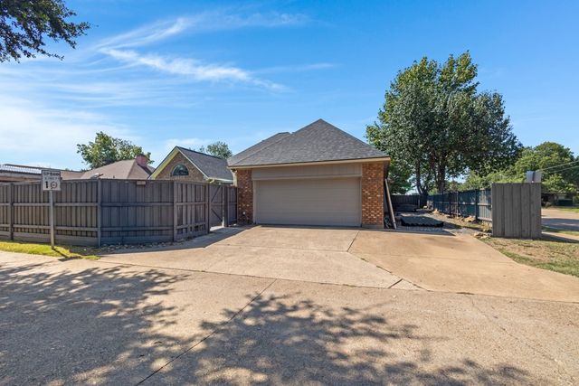901 Green Brook Drive, Allen, TX 75002