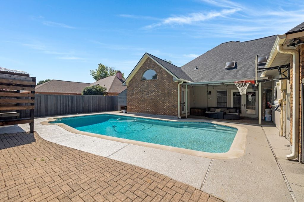 901 Green Brook Drive, Allen, TX 75002