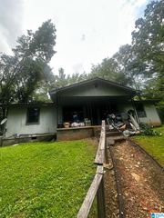 136 PEAVEY HILL STREET, Sylacauga, AL 35150