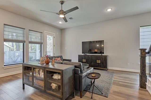 2 Honeycomb Ridge Place, The Woodlands, TX 77380