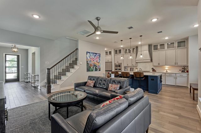 2 Honeycomb Ridge Place, The Woodlands, TX 77380