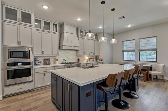 2 Honeycomb Ridge Place, The Woodlands, TX 77380