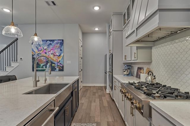 2 Honeycomb Ridge Place, The Woodlands, TX 77380