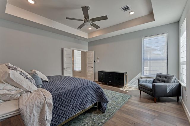 2 Honeycomb Ridge Place, The Woodlands, TX 77380