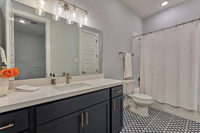 2 Honeycomb Ridge Place, The Woodlands, TX 77380